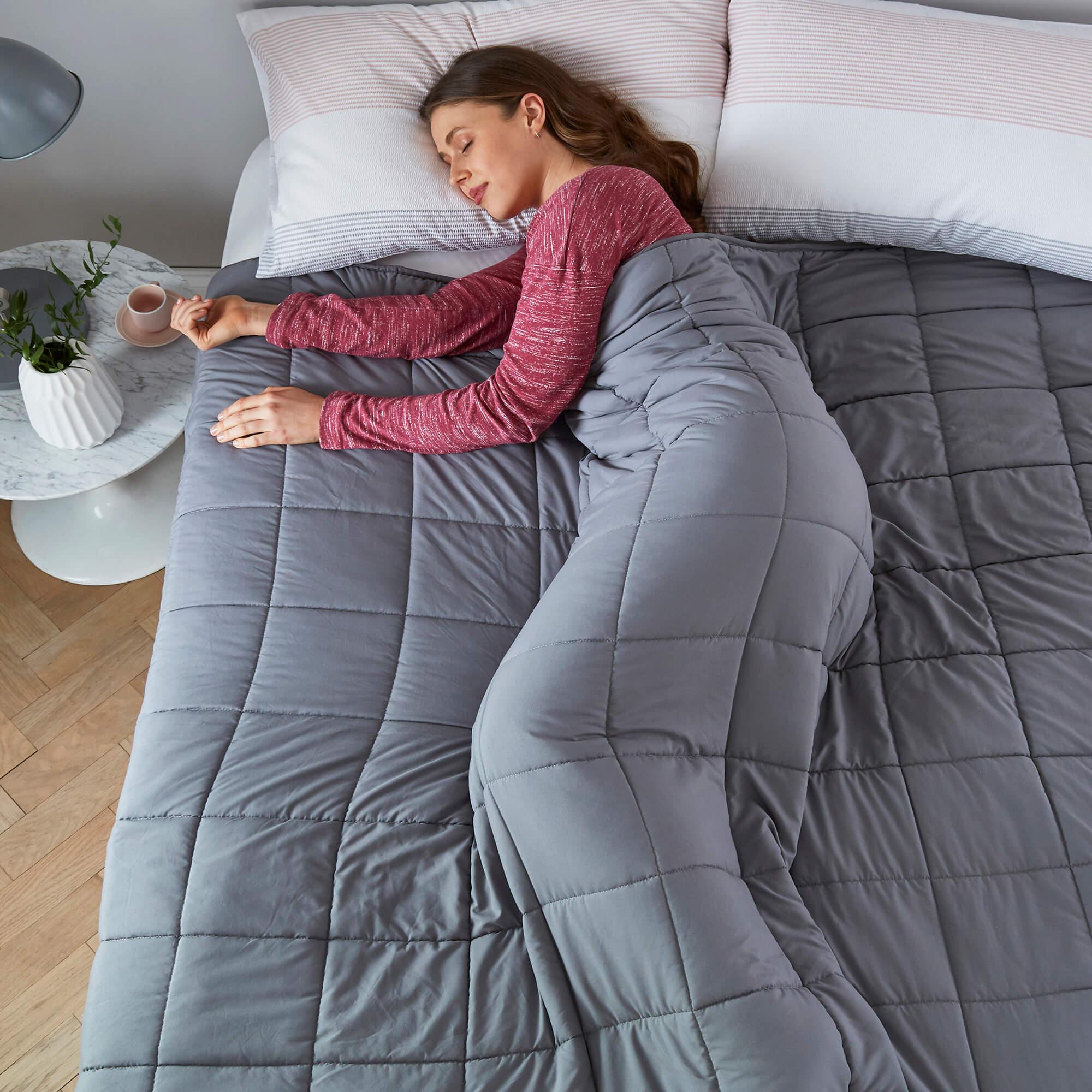 Exploring the Science Behind Weighted Blankets⁣ and Sleep quality